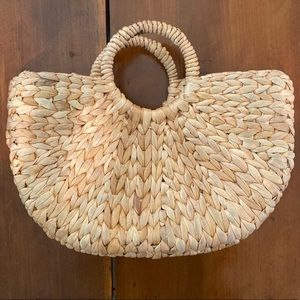 Women’s Braided Straw Bag